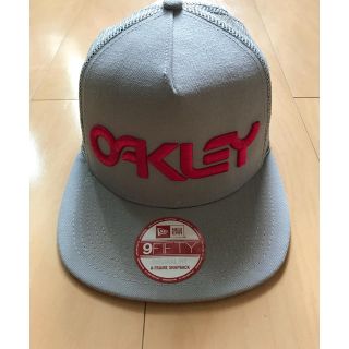 オークリー(Oakley)のオークリー★OAKLEY★フラットビルキャップ★NEWERA★新品★グレー(キャップ)