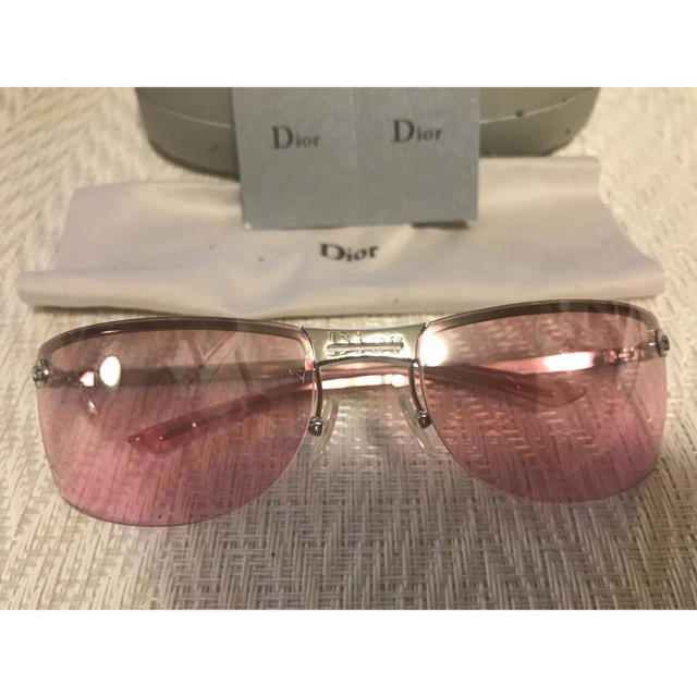 Christian Dior(クリスチャンディオール)の♪値下げ！未使用 クリスチャンディオール   サングラス ピンク 正規品 レディースのファッション小物(サングラス/メガネ)の商品写真