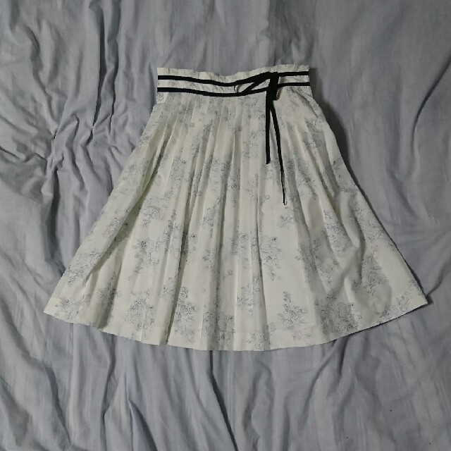 L'EST ROSE(レストローズ)のレストローズのスカート レディースのスカート(ひざ丈スカート)の商品写真