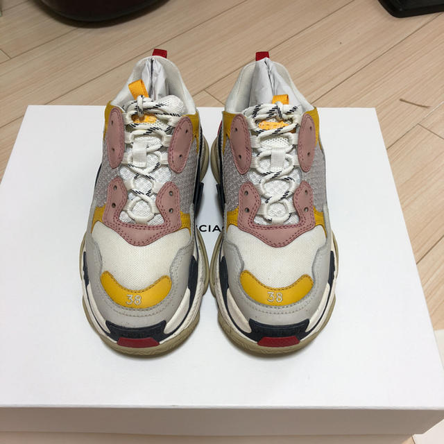 balenciaga triple s cream yellow