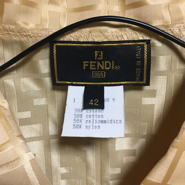 FENDI(フェンディ)の⚠️ANA様専用⚠️【FENDI】ズッカ柄 半袖ジップナイロンシャツ 42 レディースのトップス(シャツ/ブラウス(半袖/袖なし))の商品写真