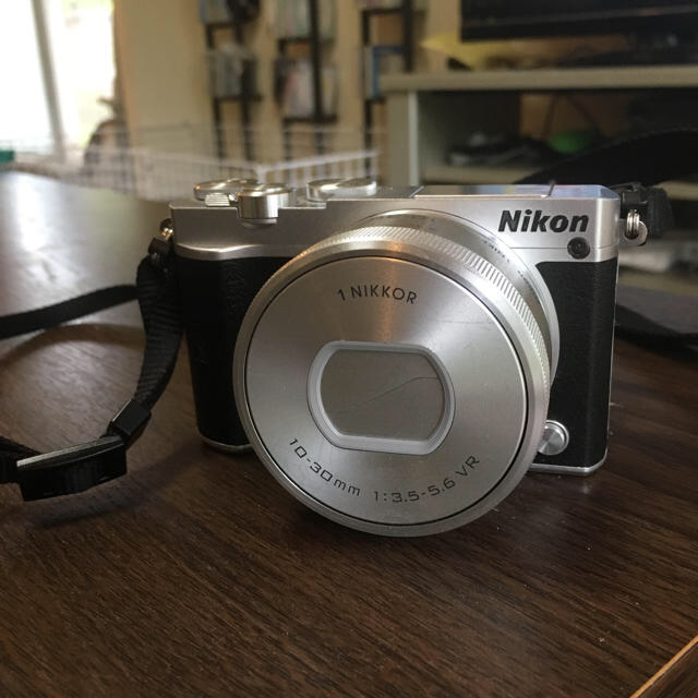 Nikonj5