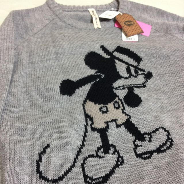 Disney(ディズニー)のミッキーニット グレー新品 レディースのトップス(ニット/セーター)の商品写真