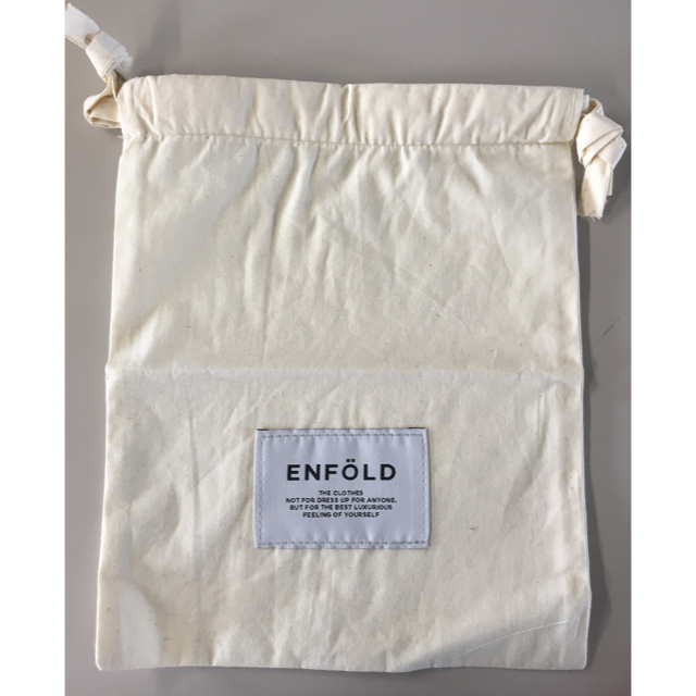 ENFOLD(エンフォルド)のエンホォルド ポーチ巾着袋/生成/美品 レディースのファッション小物(ポーチ)の商品写真