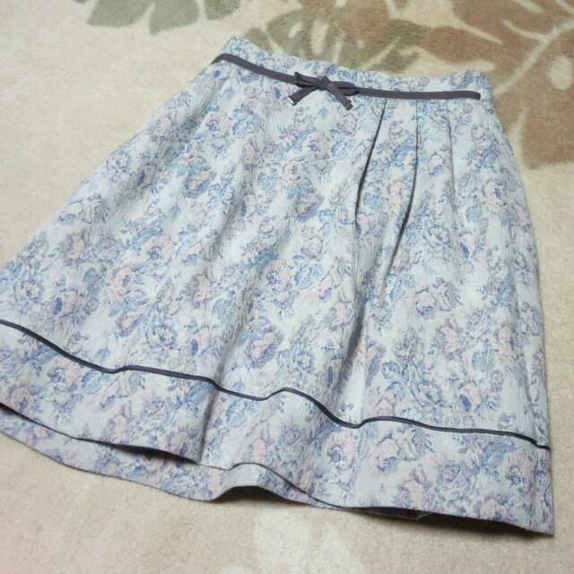 L'EST ROSE(レストローズ)のレストローズ☆花柄スカート レディースのスカート(ひざ丈スカート)の商品写真