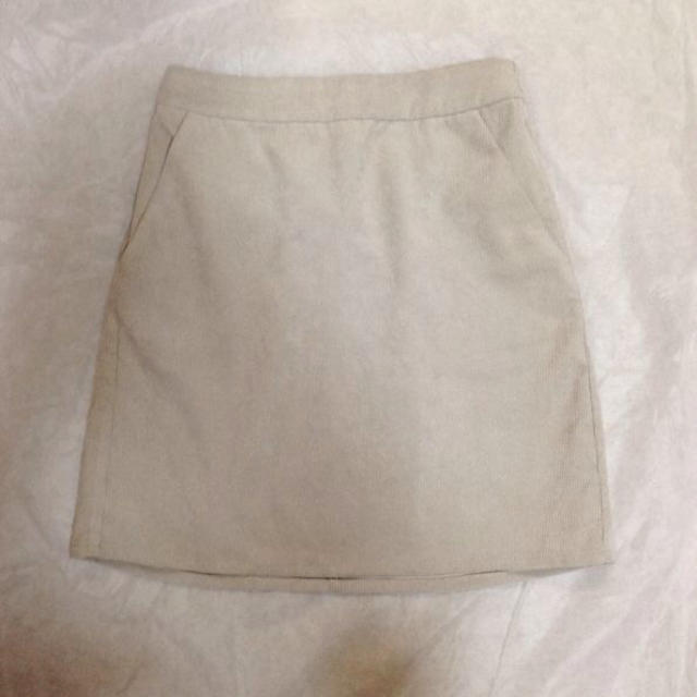 KBF(ケービーエフ)のKBF コーデュロイタイトスカート レディースのスカート(ミニスカート)の商品写真
