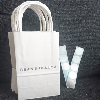 ディーンアンドデルーカ(DEAN & DELUCA)の【新品】DEAN&DELUCA 紙袋 シール付き8枚(ショップ袋)