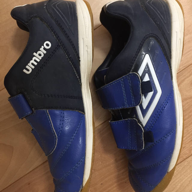 UMBRO(アンブロ)のアンブロ   ジュニアサッカーシューズ 20センチ キッズ/ベビー/マタニティのキッズ靴/シューズ(15cm~)(その他)の商品写真