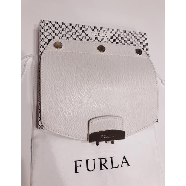 Furla(フルラ)のフルラ   メトロポリス カスタマイズ フラップ ホワイト レディースのバッグ(ショルダーバッグ)の商品写真