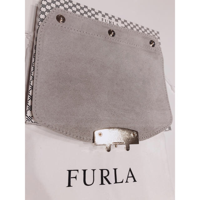 Furla(フルラ)のフルラ   メトロポリス カスタマイズ フラップ ホワイト レディースのバッグ(ショルダーバッグ)の商品写真