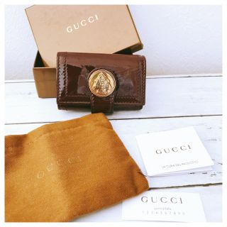 グッチ(Gucci)のryoga&nanaさま専用☆グッチレザー  エナメル 未使用 正規品(キーケース)