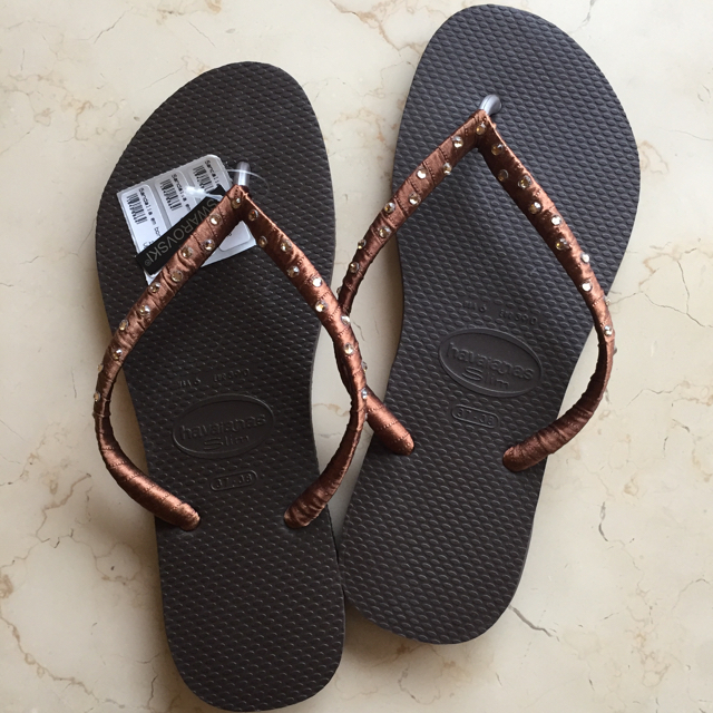 havaianas(ハワイアナス)の【新品・未使用】ハワイアナス ビーチサンダル スワロフスキー リボン ブラウン  レディースの靴/シューズ(ビーチサンダル)の商品写真