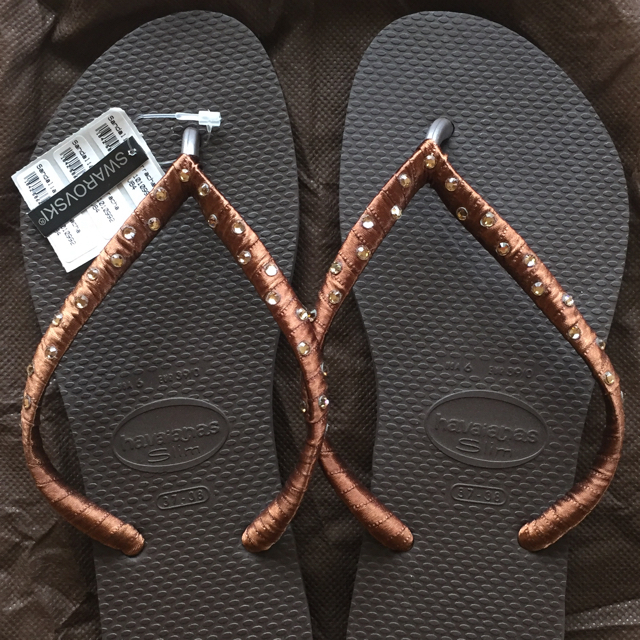 havaianas(ハワイアナス)の【新品・未使用】ハワイアナス ビーチサンダル スワロフスキー リボン ブラウン  レディースの靴/シューズ(ビーチサンダル)の商品写真