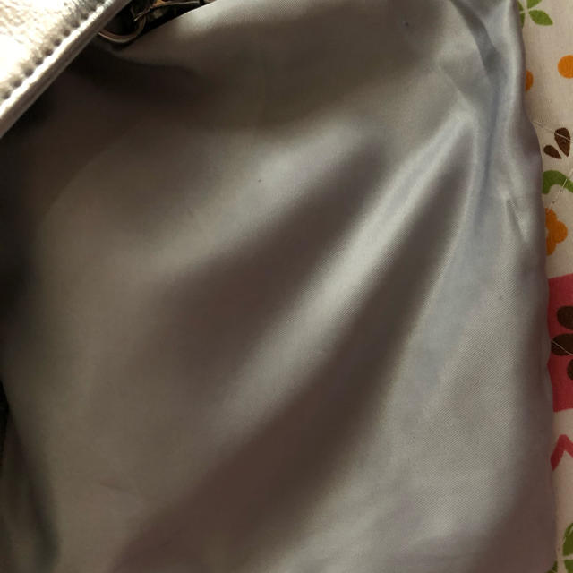 JEANASIS(ジーナシス)のジーナシス   メタリックショルダーバッグ しぼり レディースのバッグ(ショルダーバッグ)の商品写真