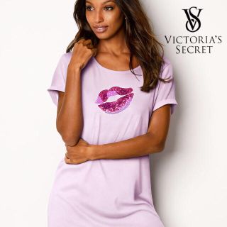 ヴィクトリアズシークレット(Victoria's Secret)のVSリップスパンコールワンピースTシャツ(ルームウェア)