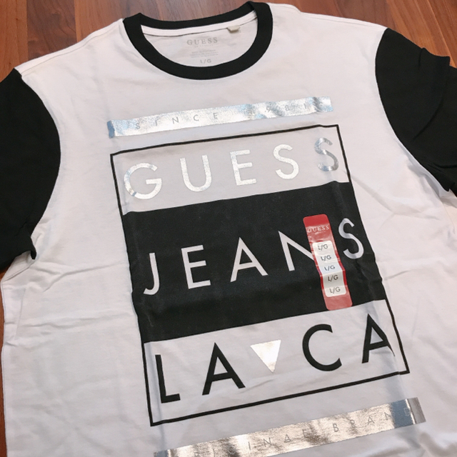 GUESS(ゲス)のGUESS 　ホワイト　Tシャツ　Lメンズ　新品 メンズのトップス(Tシャツ/カットソー(半袖/袖なし))の商品写真