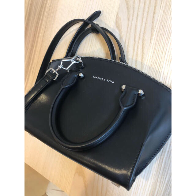 Charles and Keith(チャールズアンドキース)のせりーなさん専用 CHARLES & KEITH バッグ レディースのバッグ(ショルダーバッグ)の商品写真