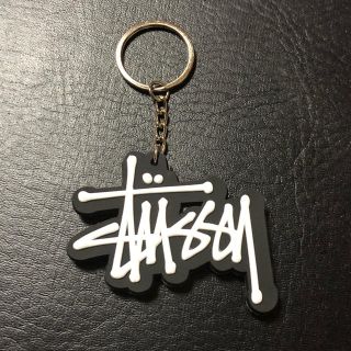 ステューシー(STUSSY)の《新品》STUSSY 白 ラバーキーホルダー(キーホルダー)