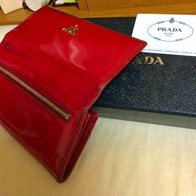 PRADA(プラダ)のPRADA！エナメル長財布！！ レディースのファッション小物(財布)の商品写真