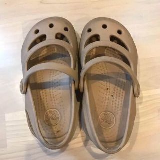 クロックス(crocs)のクロックス シャイナ ベージュ C7(サンダル)