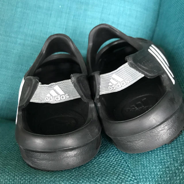 adidas(アディダス)のサンダル  アディダス  17.0 キッズ/ベビー/マタニティのキッズ靴/シューズ(15cm~)(サンダル)の商品写真
