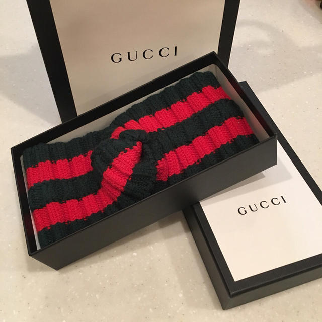 Gucci(グッチ)のlionking様 専用GUCCI ヘアバンド 新品 未使用 箱付き レディースのヘアアクセサリー(ヘアバンド)の商品写真