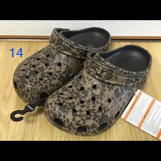 クロックス(crocs)の14 クロックス crocs カモフラージュ柄 サンダル 新品 タグ付 22cm(サンダル)