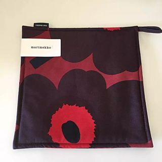 マリメッコ(marimekko)のマリメッコ  鍋敷き 新品・送料込み(収納/キッチン雑貨)