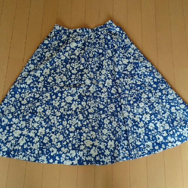 ROSSO(ロッソ)のアーバンリサーチロッソ 花柄スカート レディースのスカート(ひざ丈スカート)の商品写真