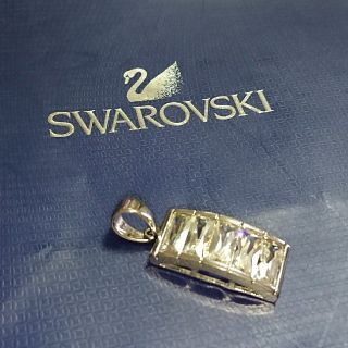 スワロフスキー(SWAROVSKI)のリラックマ姫様専用！SWAROVSKI ペンダントトップ クリスタルガラス(ネックレス)