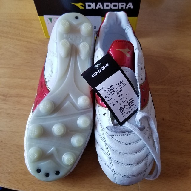 DIADORA(ディアドラ)のディアドラ レジスタ MD PU 23.5cm スポーツ/アウトドアのサッカー/フットサル(シューズ)の商品写真