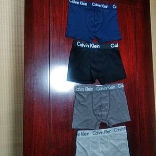 カルバンクライン(Calvin Klein)のカルバン・クライン色青と黒と濃いグレーと薄いグレー4枚セット(ボクサーパンツ)