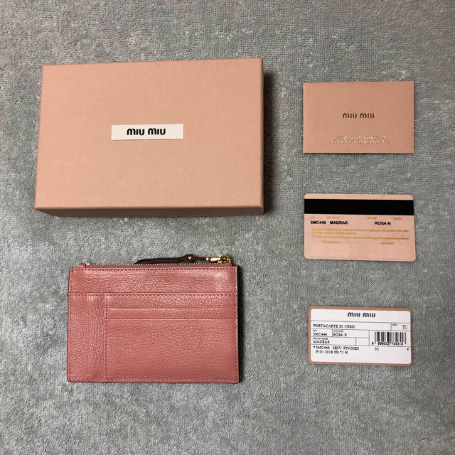 miumiu(ミュウミュウ)の新品 ミュウミュウ パスケース カードケース レディースのファッション小物(パスケース/IDカードホルダー)の商品写真