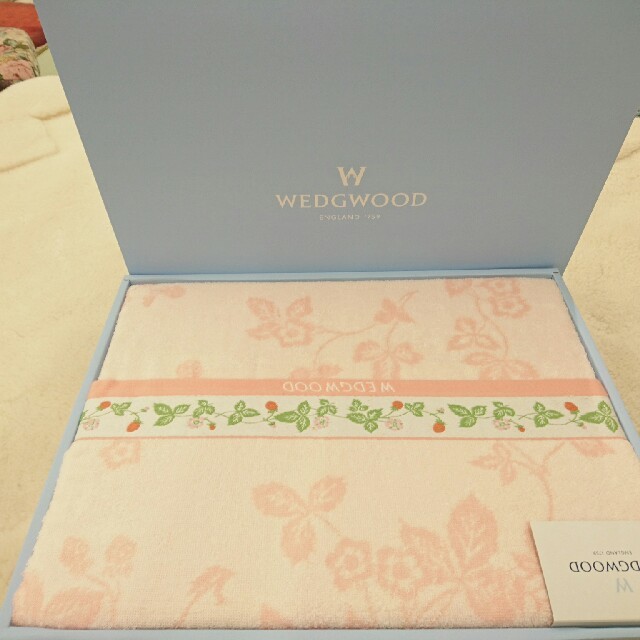 WEDGWOOD(ウェッジウッド)の最後の一つありました！大人気のウェッジウッド タオルケット ピンク インテリア/住まい/日用品の寝具(毛布)の商品写真