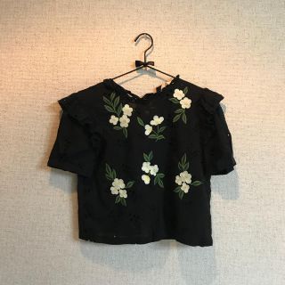 ザラ(ZARA)のzara ザラ  black L デザイン 激かわ お花 刺繍(シャツ/ブラウス(半袖/袖なし))