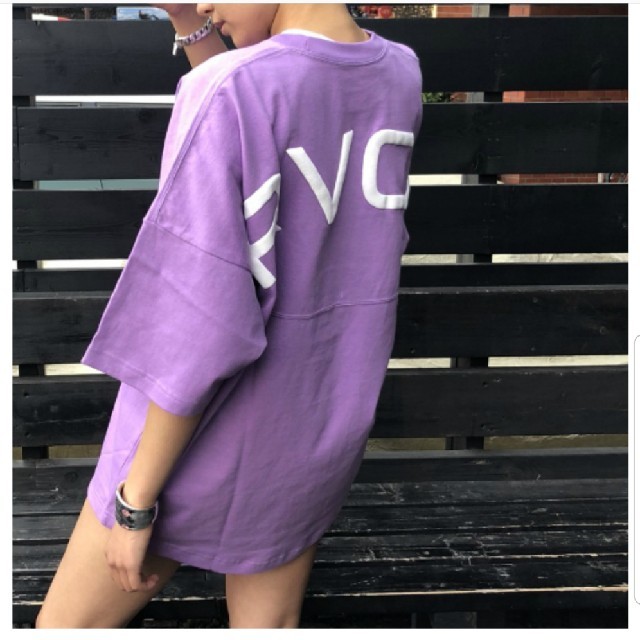 RVCA(ルーカ)のrvca ルーカ　アーチロゴ　バックロゴ　ビックシルエット レディースのトップス(Tシャツ(半袖/袖なし))の商品写真