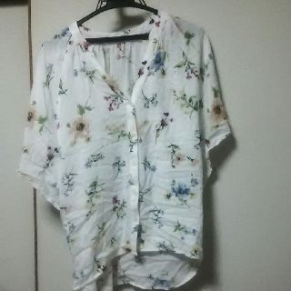 グローバルワーク(GLOBAL WORK)の花柄シャツ(Tシャツ(半袖/袖なし))