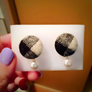 チェック柄くるみボタン&パールピアス(ピアス)