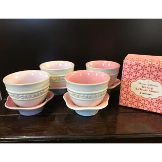 ルクルーゼ(LE CREUSET)の専用です。   ル・クルーゼ  フルール  ティーカップ &ソーサー(食器)