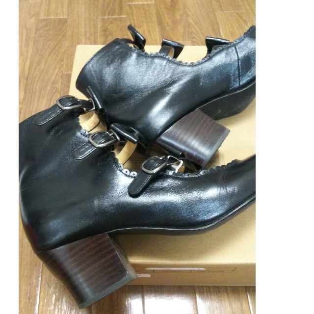 Leur Getter(ルルゲッタ)のルルゲッタ 三連リボンシューズ 黒 24.5 レディースの靴/シューズ(ハイヒール/パンプス)の商品写真