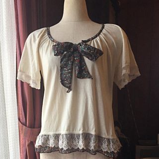 アクシーズファム(axes femme)のトップスアクシーズファム  Ｔシャツ リボン 花柄 レース フリル(Tシャツ(半袖/袖なし))