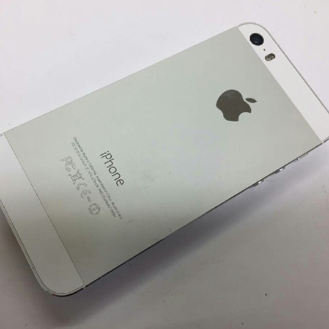 iPhone(アイフォーン)のSoftBank　 iPhone5S　ＧB数不明 　シルバー　ジャンク品 スマホ/家電/カメラのスマートフォン/携帯電話(スマートフォン本体)の商品写真