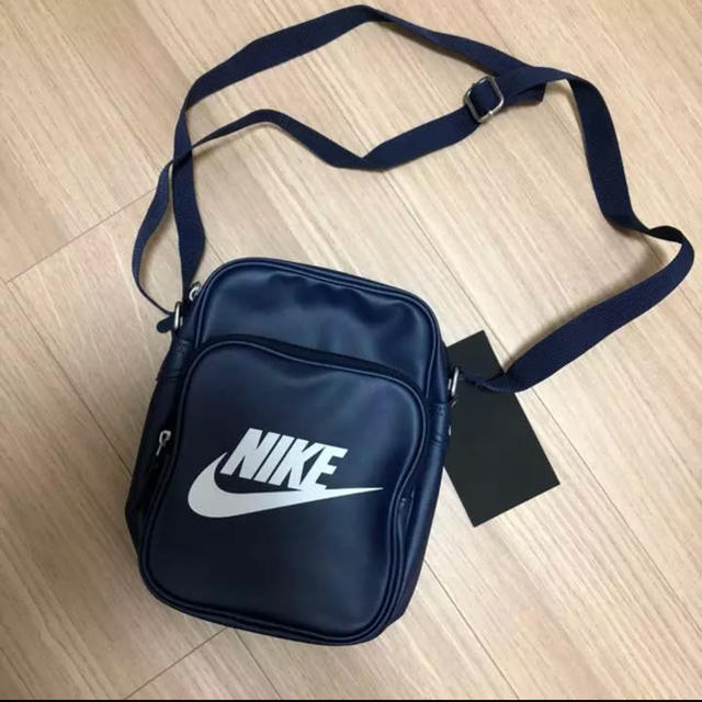 NIKE(ナイキ)の新品‼︎ ナイキ 斜めがけバッグ ポシェット ネイビー ヘリテージポシェット レディースのバッグ(ショルダーバッグ)の商品写真