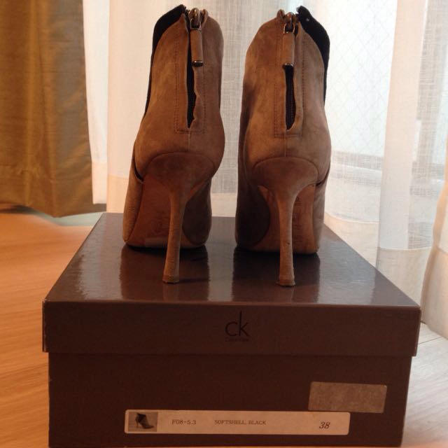 Calvin Klein(カルバンクライン)のck☆スウェードブーティsize38 レディースの靴/シューズ(ブーツ)の商品写真