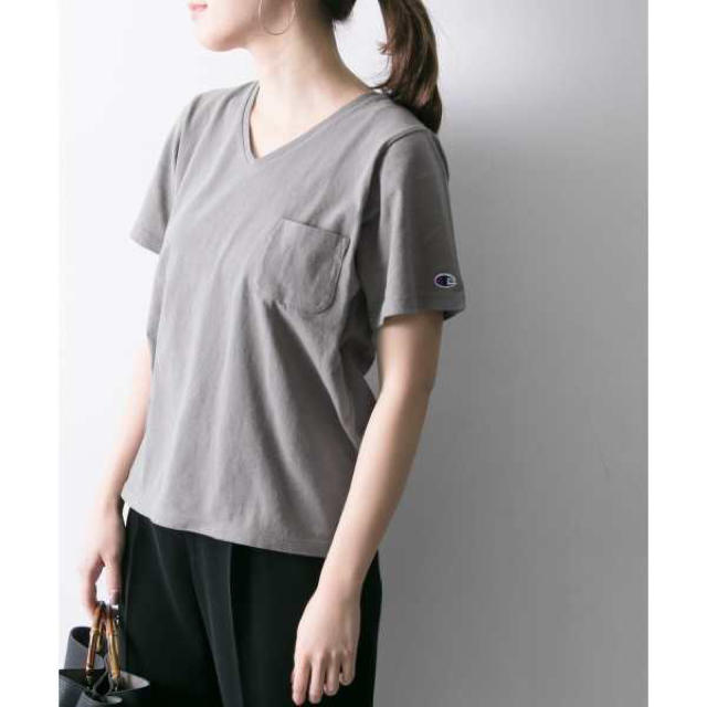 URBAN RESEARCH(アーバンリサーチ)の新品 チャンピオン✖️URBAN RESEARCH別注 VネックTシャツ レディースのトップス(Tシャツ(半袖/袖なし))の商品写真