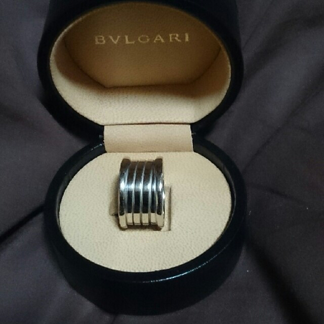 BVLGARI(ブルガリ)のBVLGARI ブルガリビーゼロワン 4バンド k18wg レディースのアクセサリー(リング(指輪))の商品写真