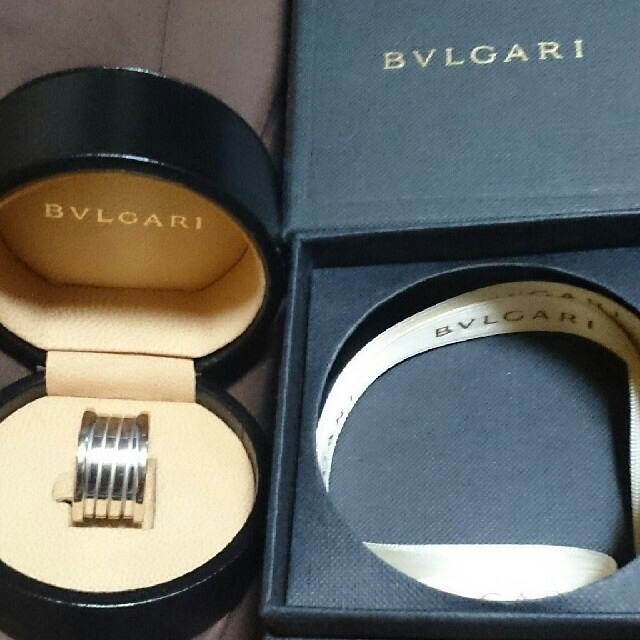 BVLGARI(ブルガリ)のBVLGARI ブルガリビーゼロワン 4バンド k18wg レディースのアクセサリー(リング(指輪))の商品写真