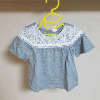 ベビーギャップ(babyGAP)の80  グレー　レーストップス(シャツ/カットソー)