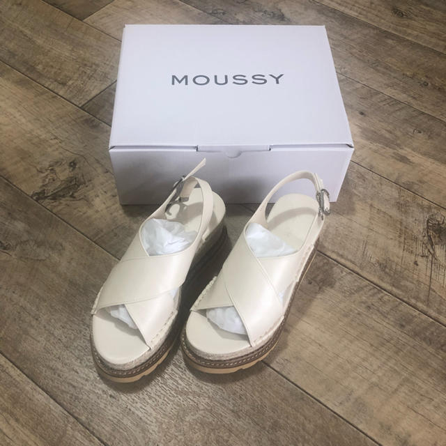 テレワーク関連 MOUSSY 新品 Sサイズ PLATFORM CROSSサンダル | www