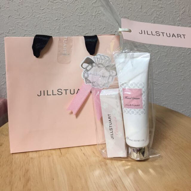 JILLSTUART(ジルスチュアート)のジルスチュアートのハンドクリームとリップ コスメ/美容のベースメイク/化粧品(その他)の商品写真